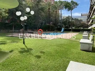 Swimming pool of Flat for sale in Barcelona  with Air Conditioner, Heating and Private garden