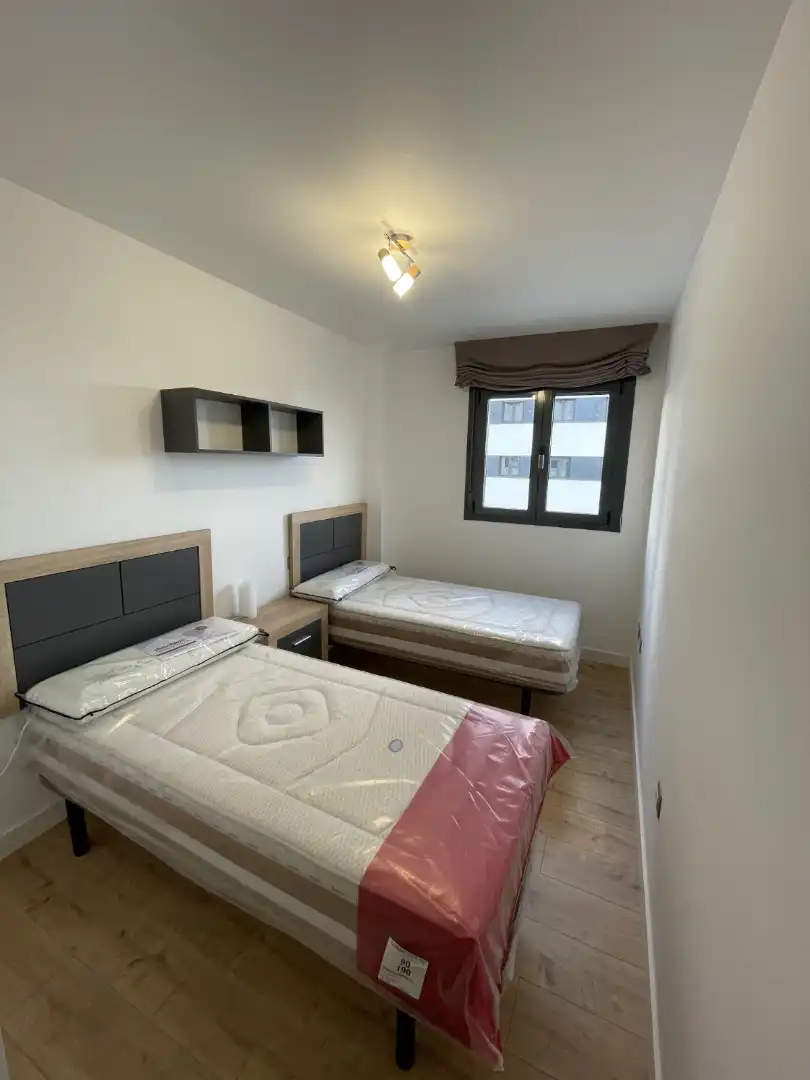 Habitación de Piso de alquiler en Badajoz con Aire acondicionado, Calefacción y Amueblado