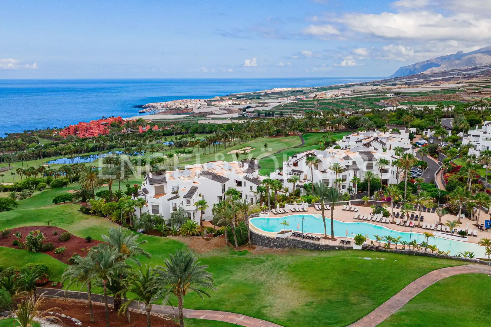 Vista exterior de Piso en venta en Guía de Isora con Aire acondicionado, Terraza y Piscina