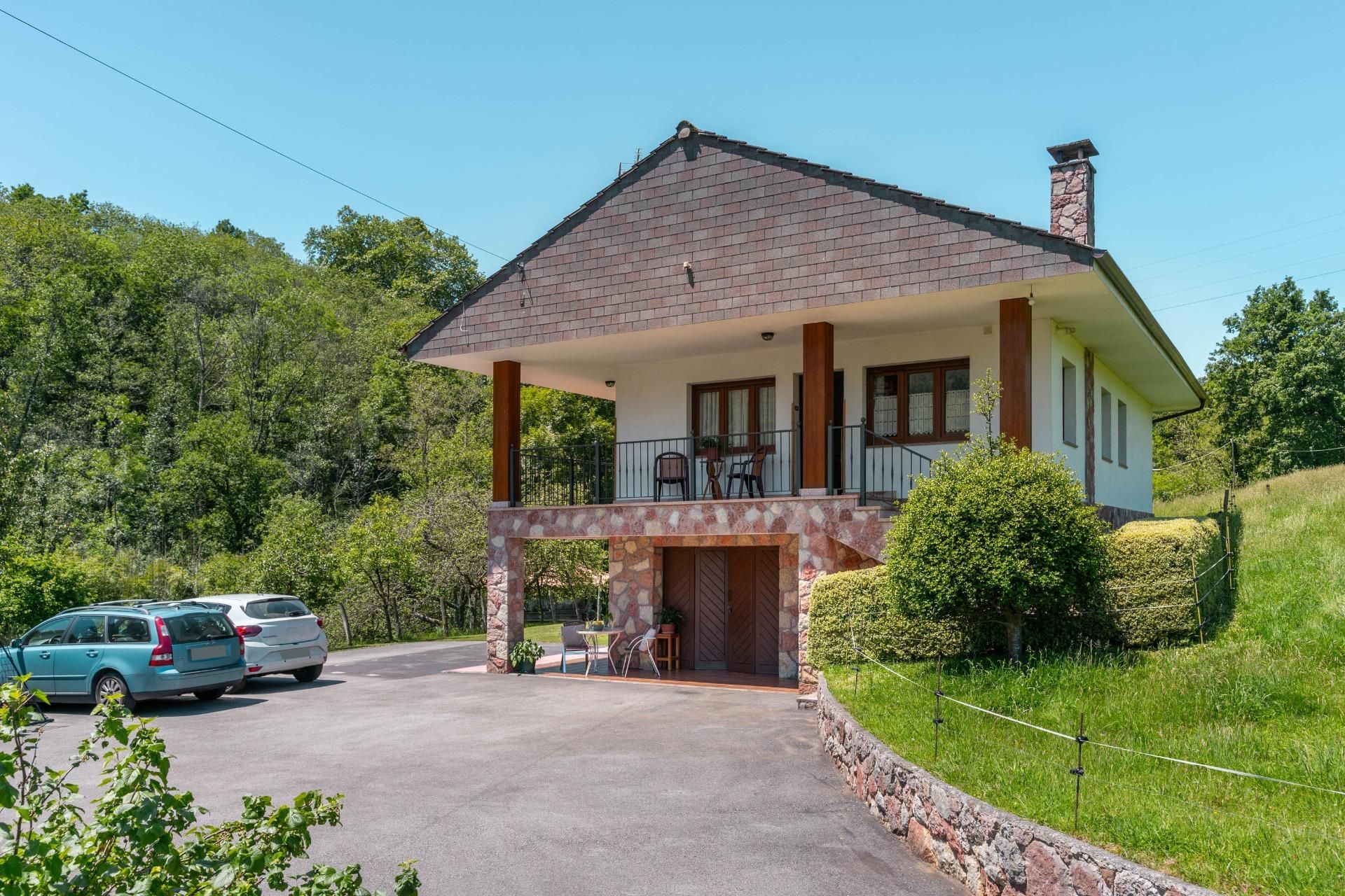 Vista exterior de Casa o xalet en venda en Nava amb Calefacció, Jardí privat i Terrassa