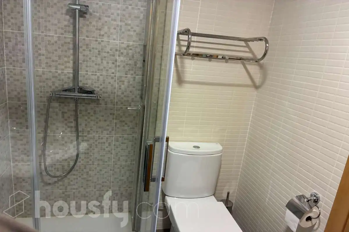 Bany de Pis de lloguer en Manresa amb Aire condicionat i Moblat