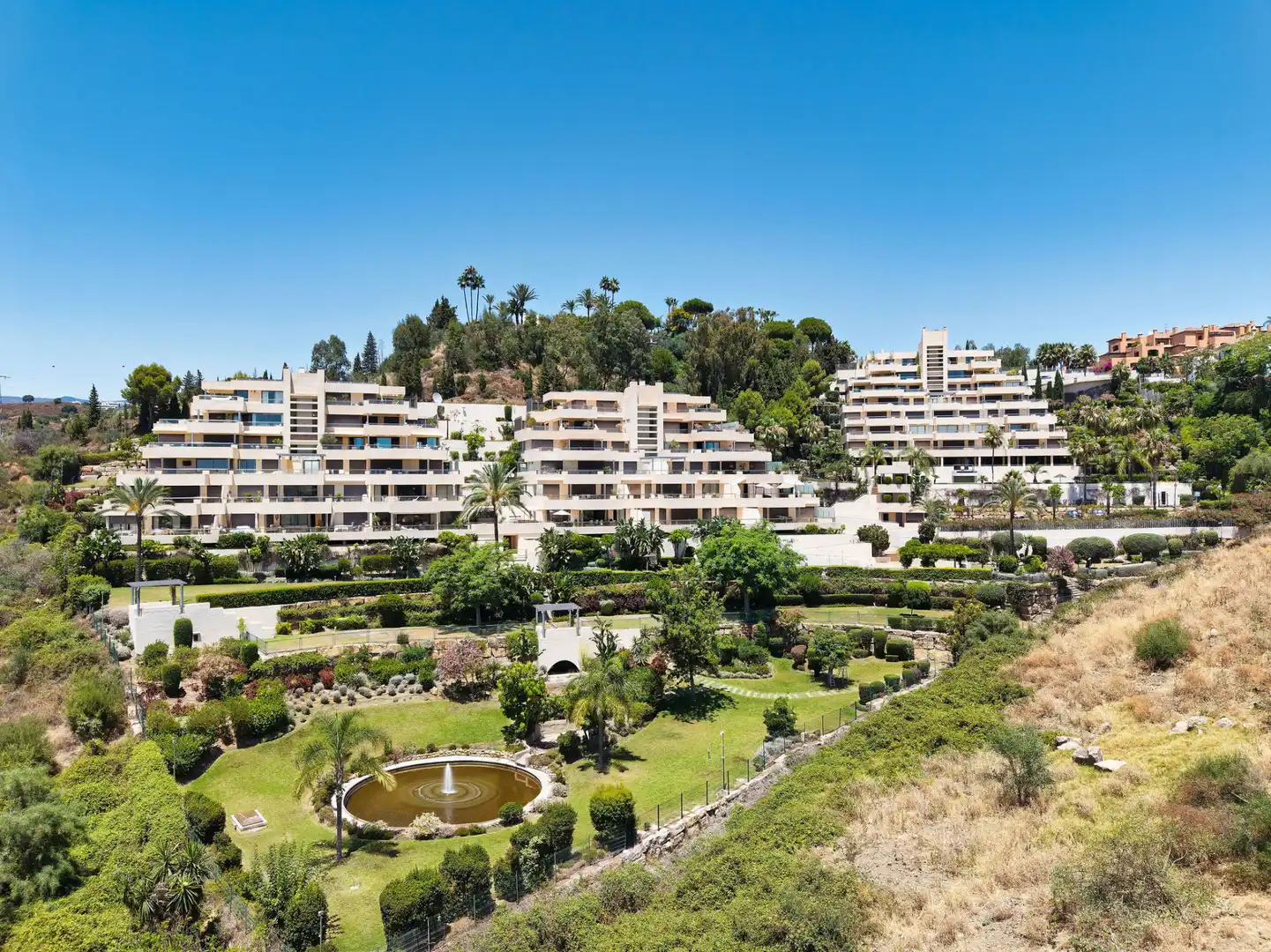 Vista exterior de Apartamento en venta en Marbella con Aire acondicionado, Terraza y Piscina