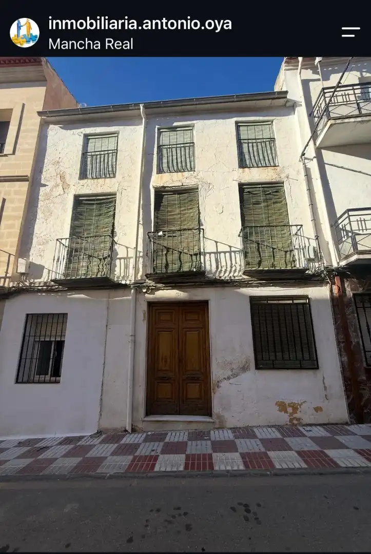 House with balcony for sale in Mancha Real