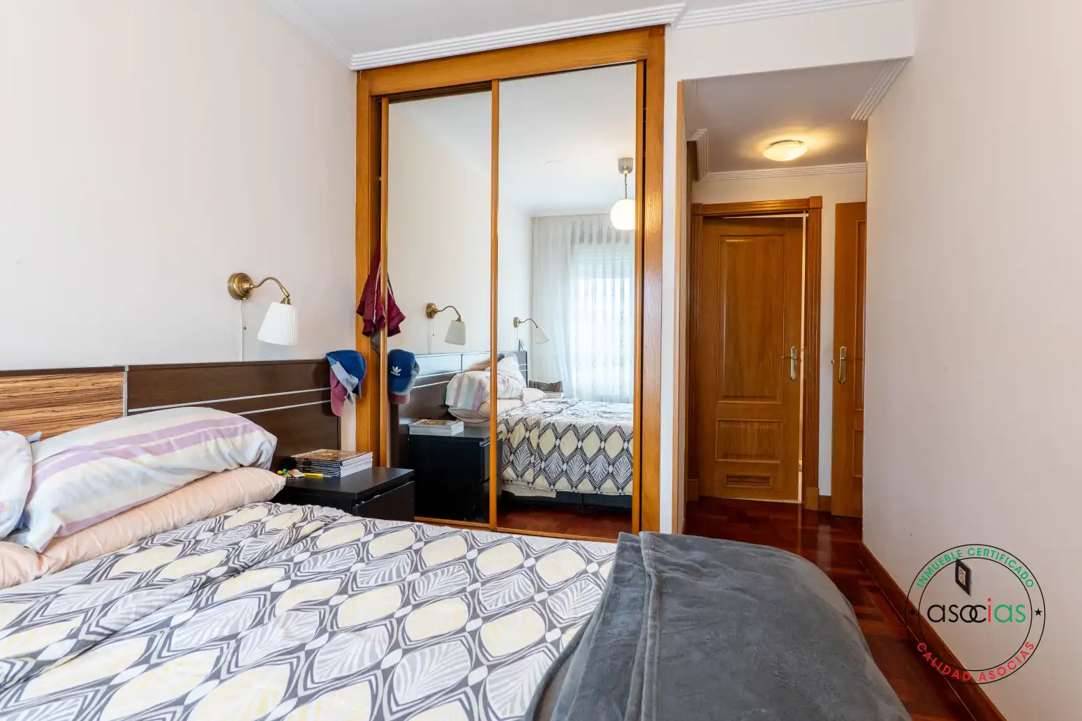 Habitación de Piso en venta en Gijón  con Calefacción, Parquet y Terraza