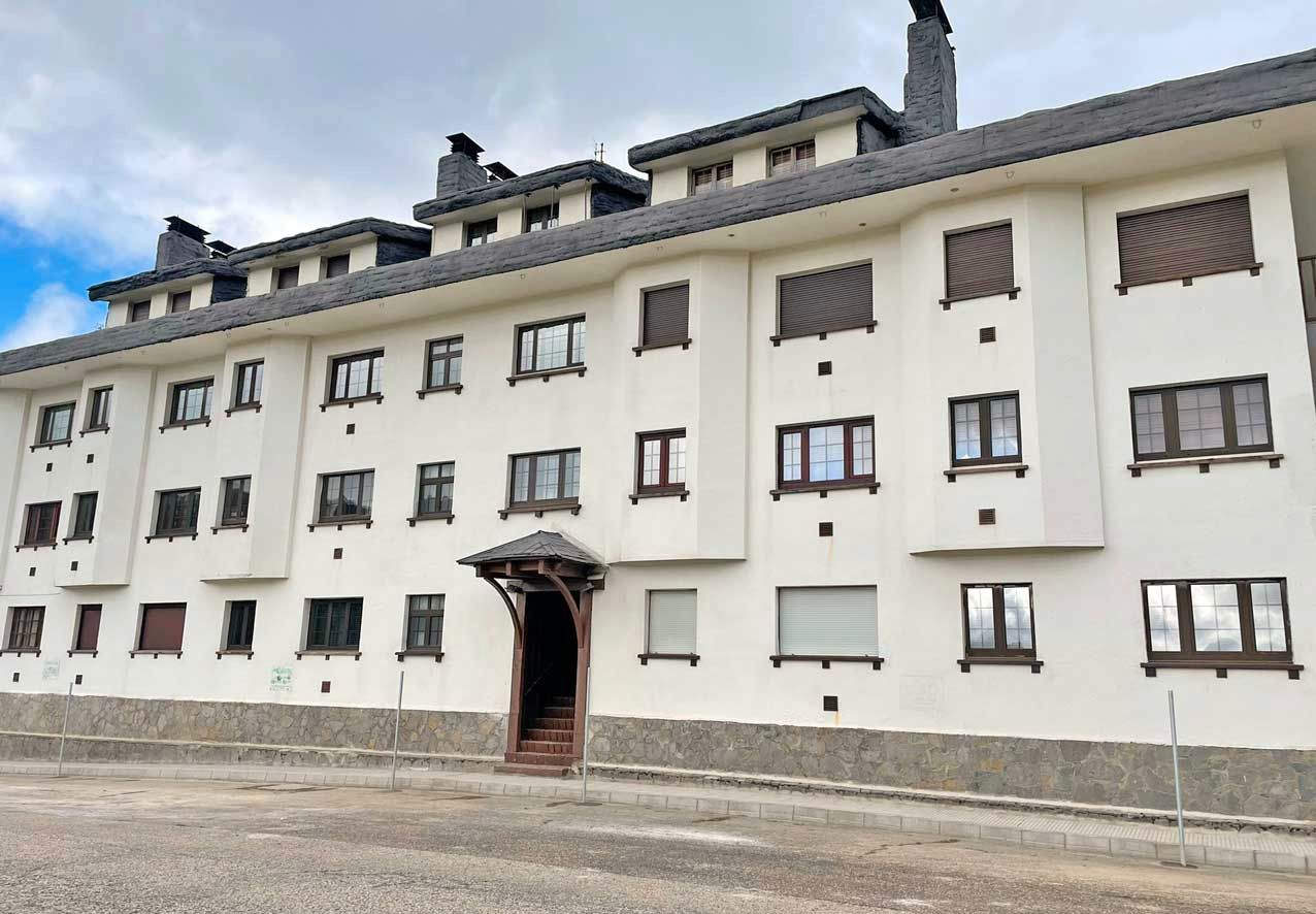 Außenansicht von Wohnungen zum verkauf in Lena mit Heizung, Abstellraum und Möbliert