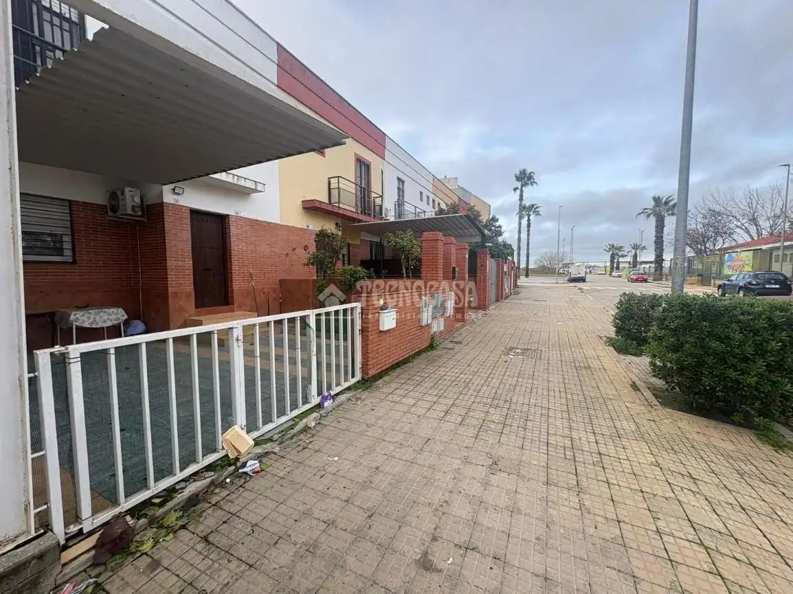 Casa aparellada amb terrassa en venda a Almensilla, imagen 22