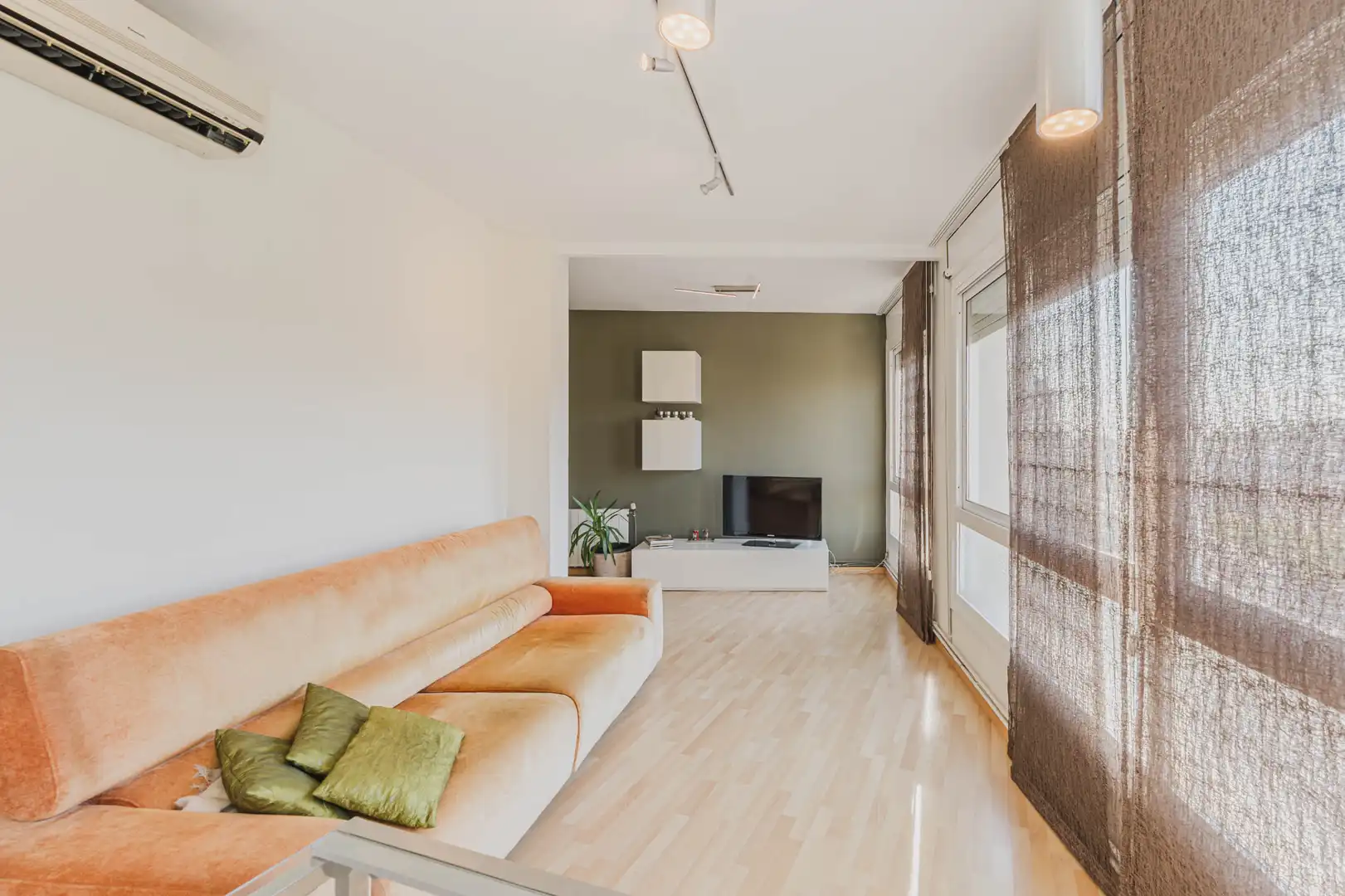 Living room of Flat for sale in Barcelona  with Air Conditioner, Heating and Parquet flooring