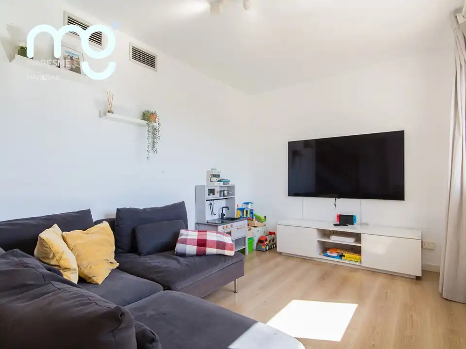 Sala d'estar de Dúplex en venda en Pineda de Mar amb Aire condicionat, Calefacció i Parquet