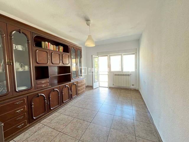 Piso en Venta en LA VIA en Opañel