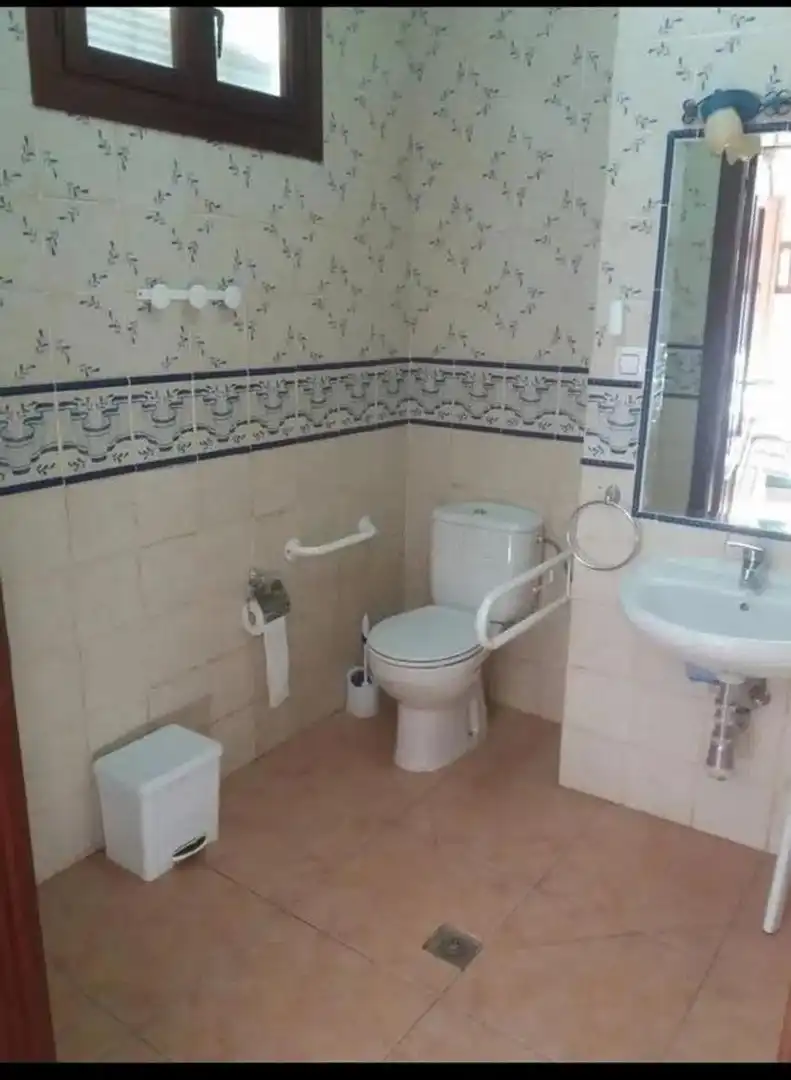 Bany de Casa o xalet en venda en Lucena amb Aire condicionat i Piscina