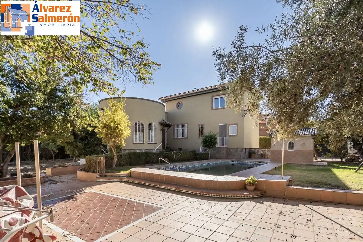 Detached house with pool for sale in Calle del Arache, imagen 5