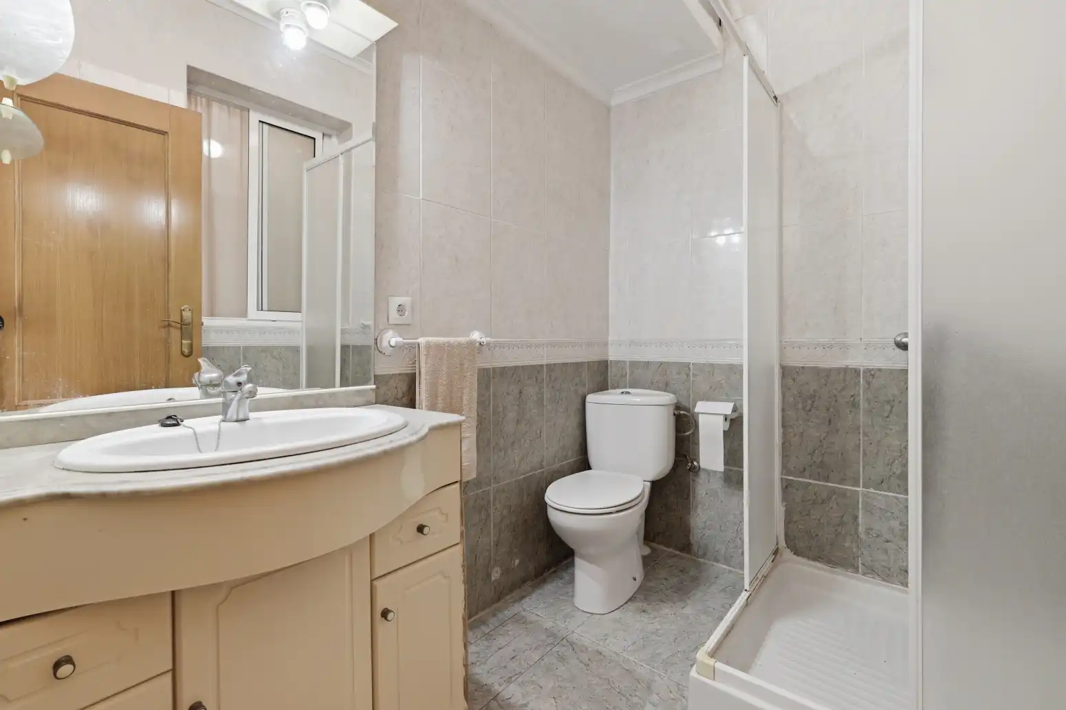 Bathroom of Flat for sale in Alaquàs  with Terrace