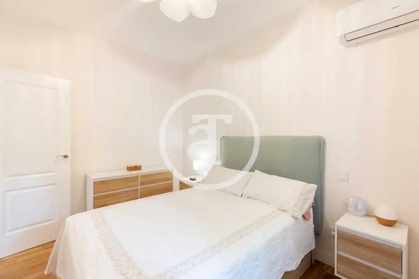 Schlafzimmer von Wohnung zur Miete in Madrid mit Klimaanlage, Heizung und Möbliert