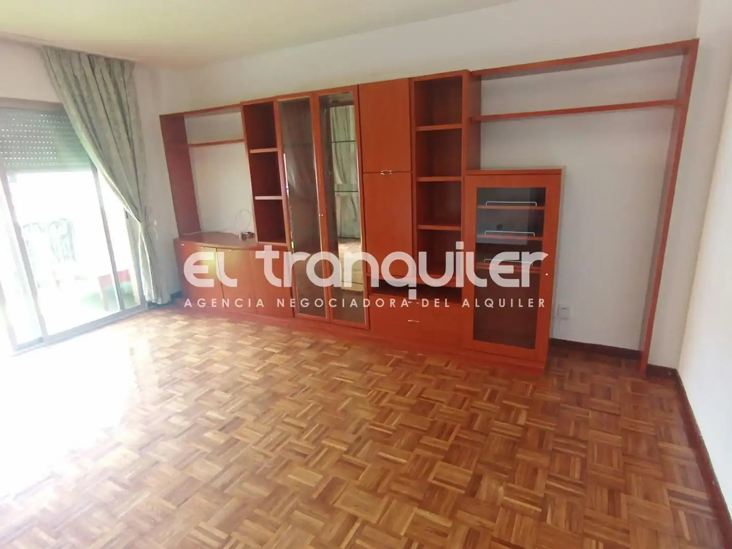 Sala d'estar de Pis de lloguer en Rivas-Vaciamadrid amb Parquet, Terrassa i Moblat