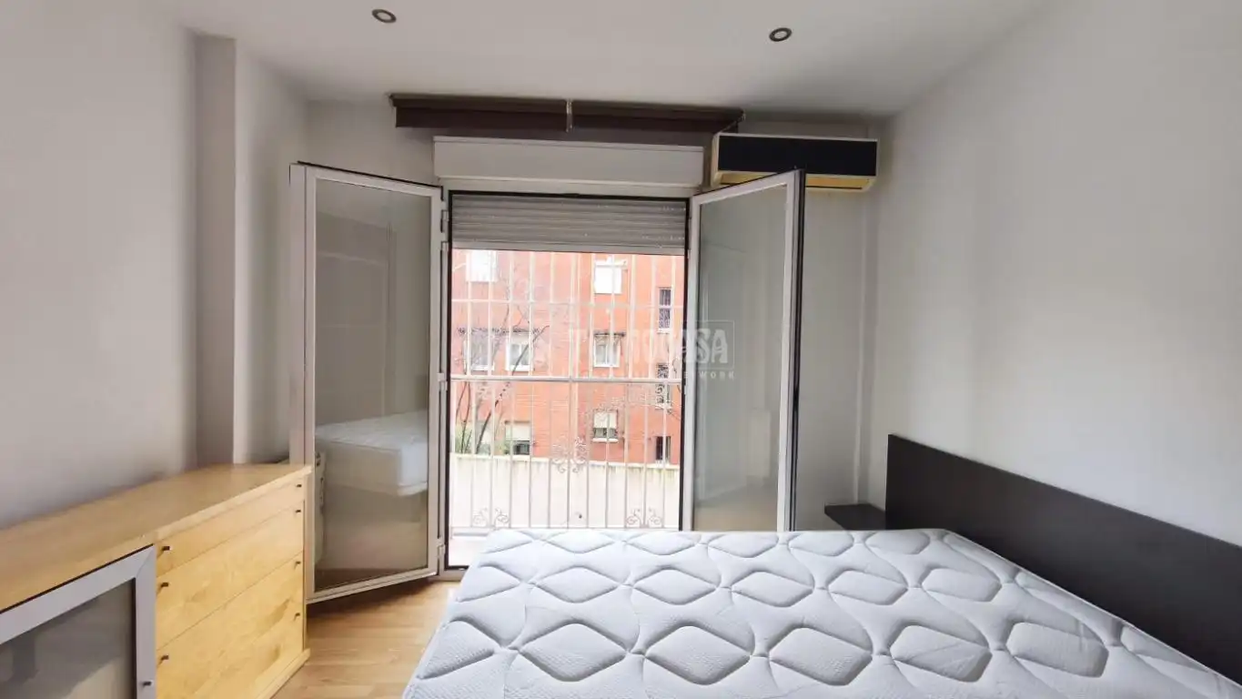 Schlafzimmer von Wohnung zum Verkauf in Madrid mit Klimaanlage und Balkon