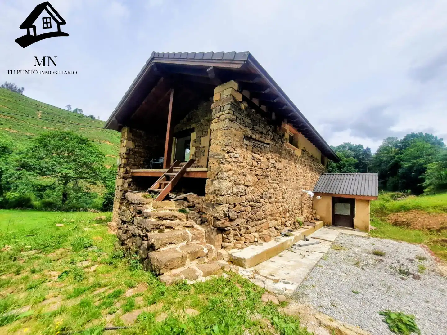 Exterior view of Country homes for sale in San Pedro del Romeral