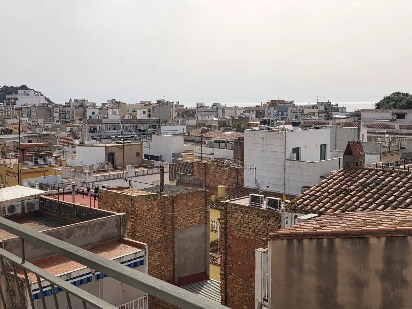 Vista exterior de Ático de alquiler en Blanes con Terraza, Amueblado y Lavadora