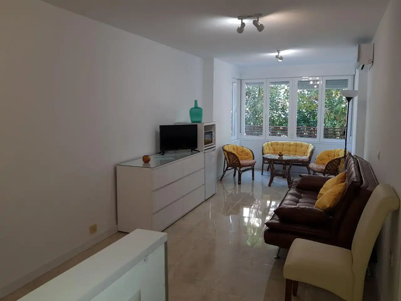 Wohnzimmer von Wohnung zur Miete in Granada mit Möbliert
