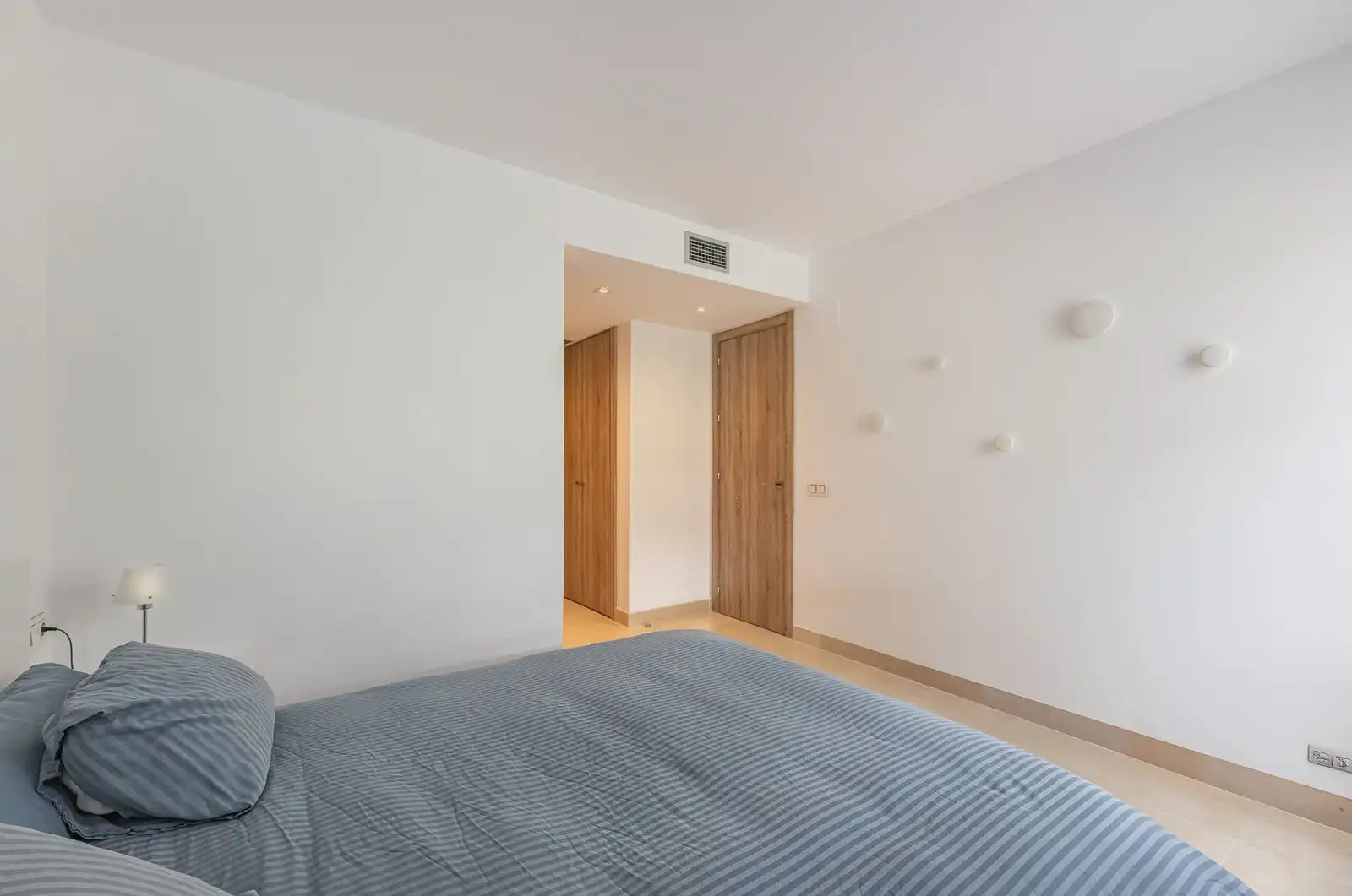 Habitación de Dúplex en venta en Benahavís con Aire acondicionado, Terraza y Trastero