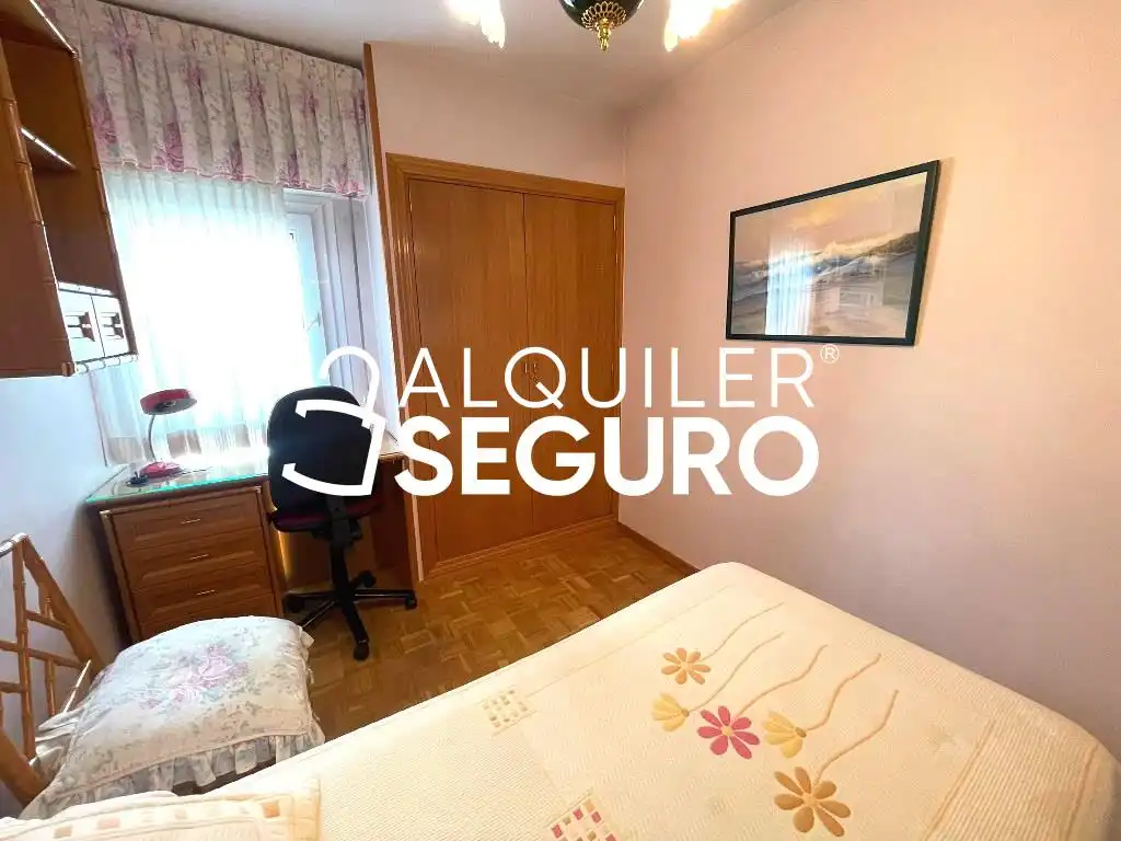 Schlafzimmer von Wohnung zur Miete in Madrid mit Heizung, Terrasse und Möbliert