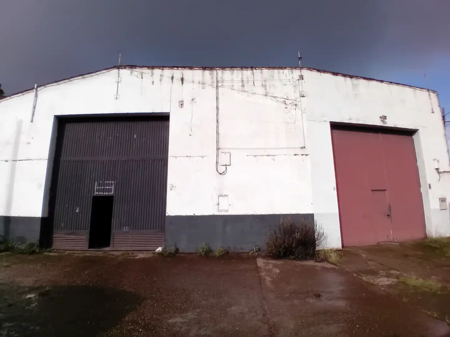 Außenansicht von Fabrikhallen zum Verkauf in Gijón 