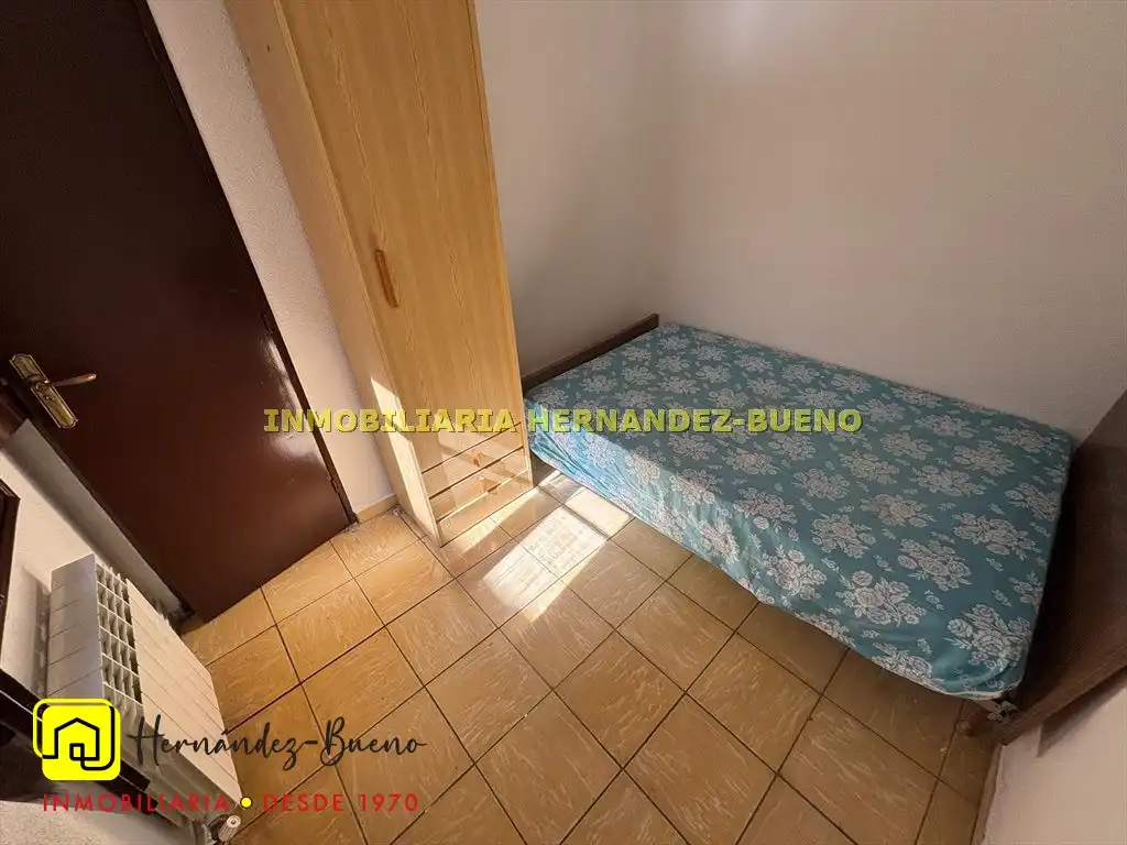 Dormitori de Pis en venda en San Bernardo - Carmelitas - Campus