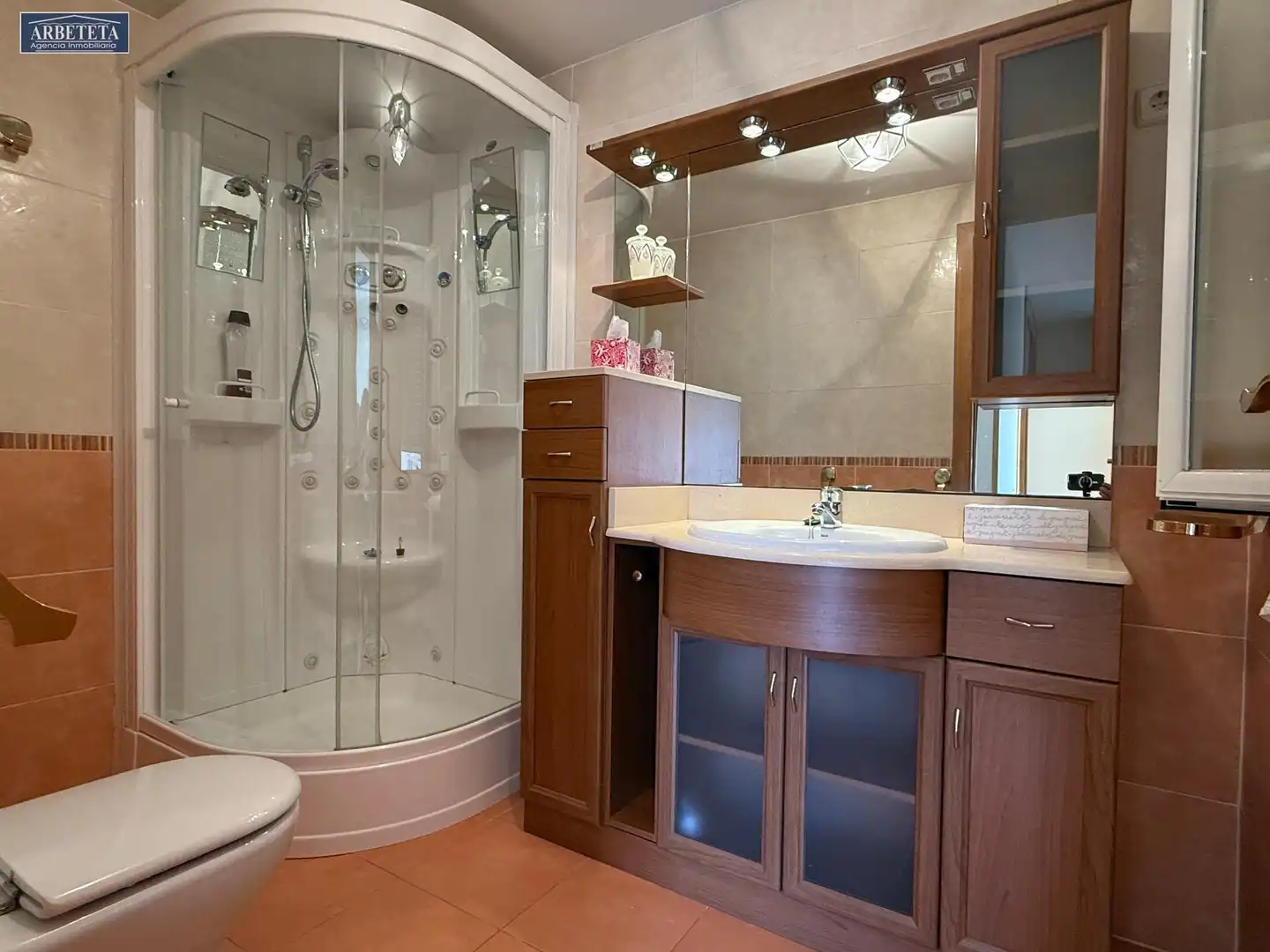 Badezimmer von Wohnung zum Verkauf in Sigüenza mit Heizung, Parkett und Gemeinschaftspool