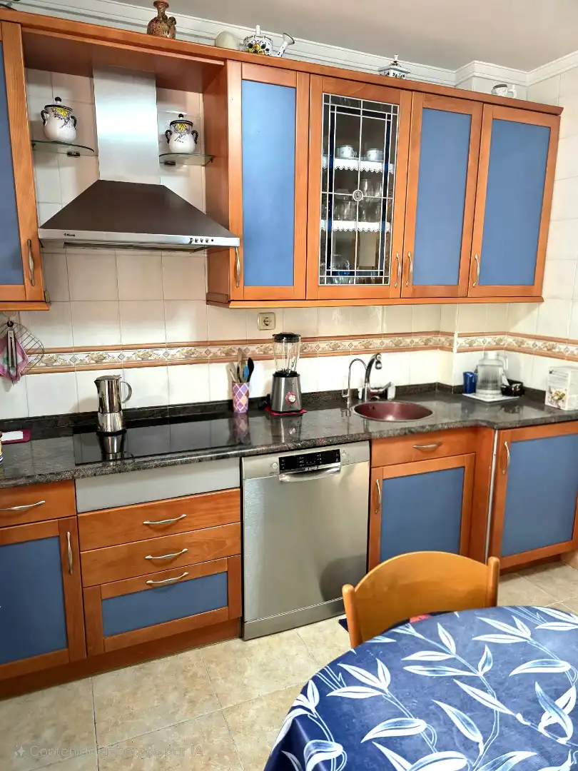 Cocina de Casa adosada en venta en Castro-Urdiales con Calefacción, Jardín privado y Terraza