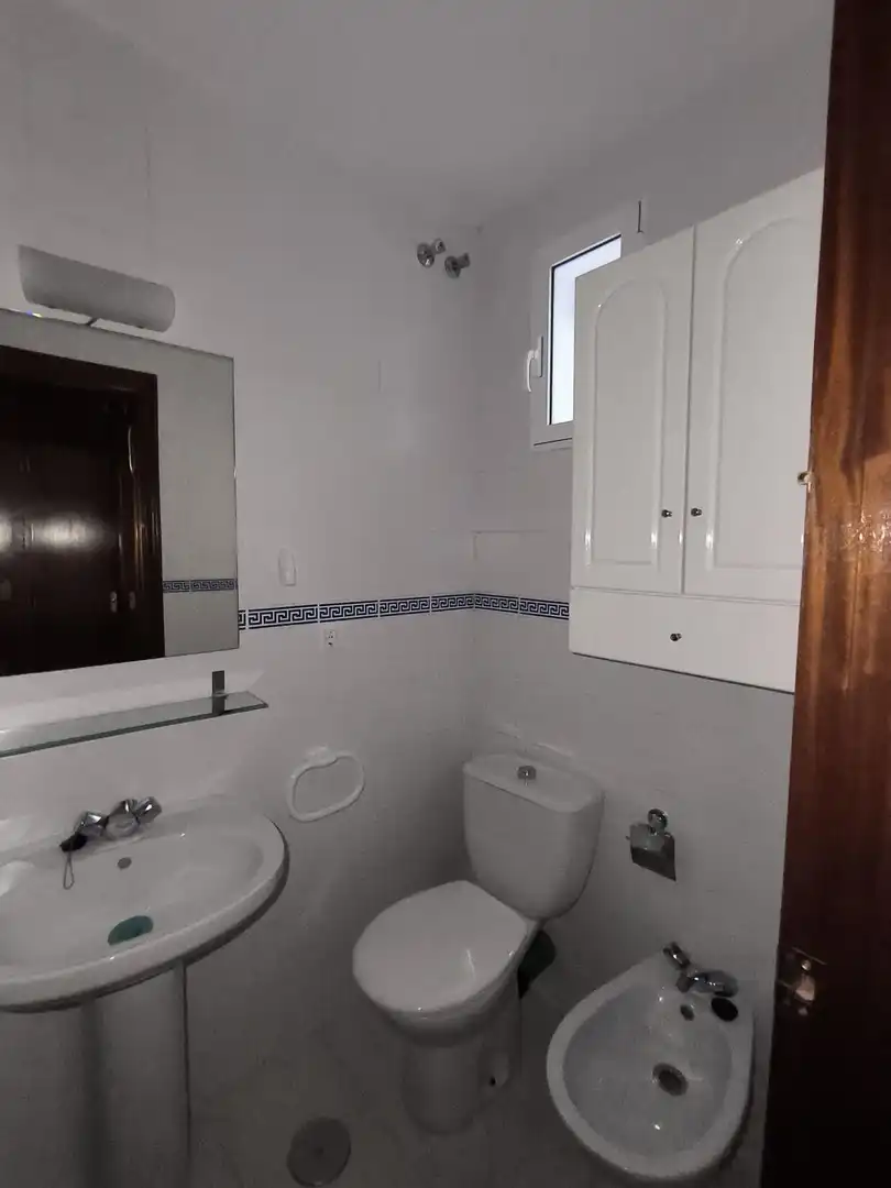Baño de Piso de alquiler en Sevilla con Aire acondicionado y Terraza