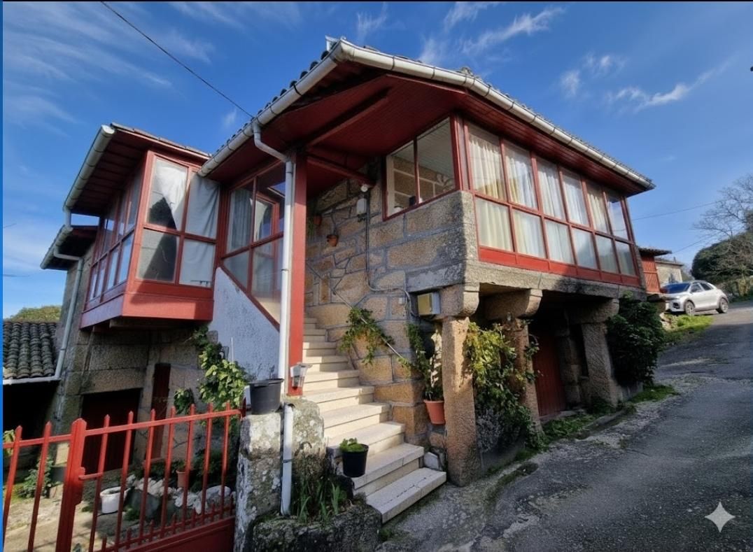 Vista exterior de Finca rústica en venda en Nogueira de Ramuín amb Calefacció, Jardí privat i Terrassa