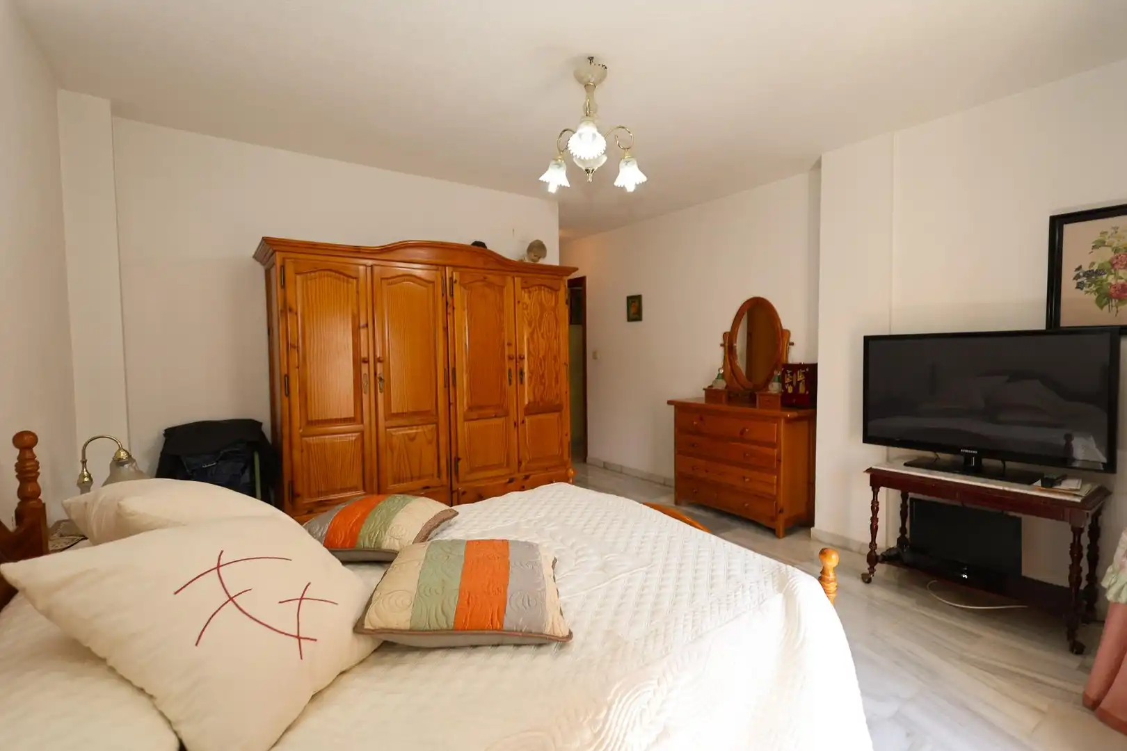 Dormitori de Casa o xalet en venda en Las Gabias amb Aire condicionat, Piscina i Balcó