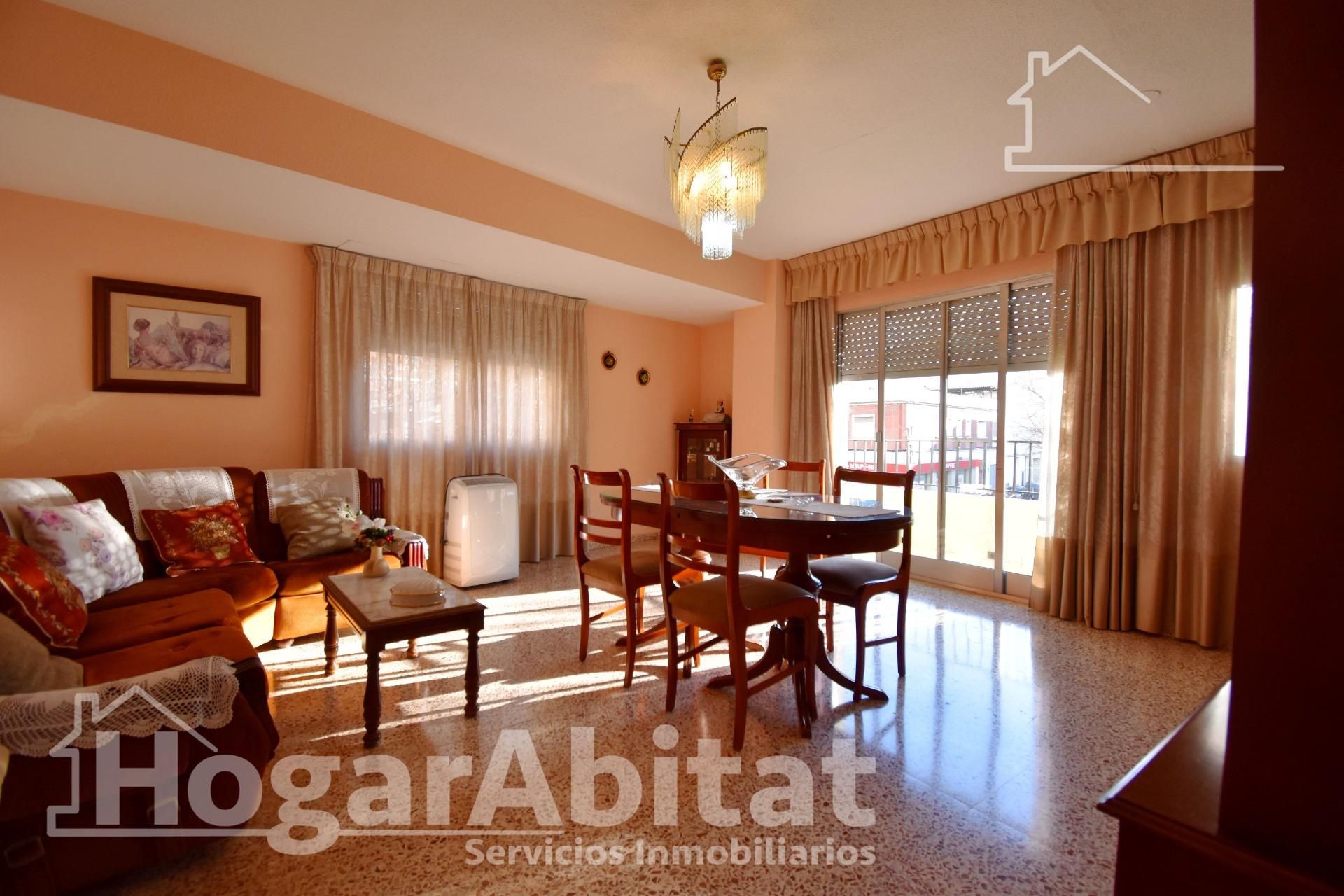 Sala de estar de Piso en venta en Oliva con Terraza, Amueblado y Balcón