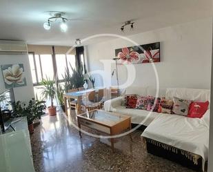 Sala d'estar de Pis de lloguer en  Valencia Capital amb Calefacció, Terrassa i Moblat