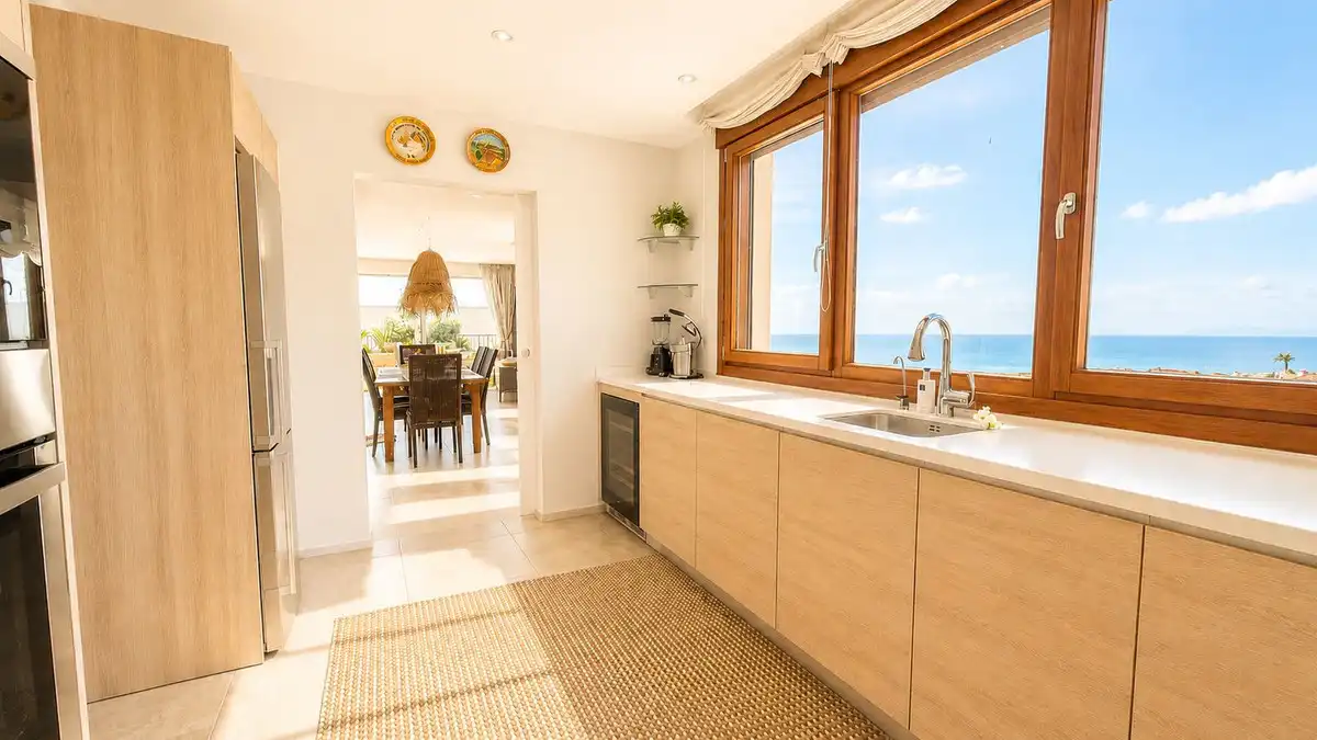 Cocina de Ático en venta en Marbella con Aire acondicionado, Trastero y Alarma