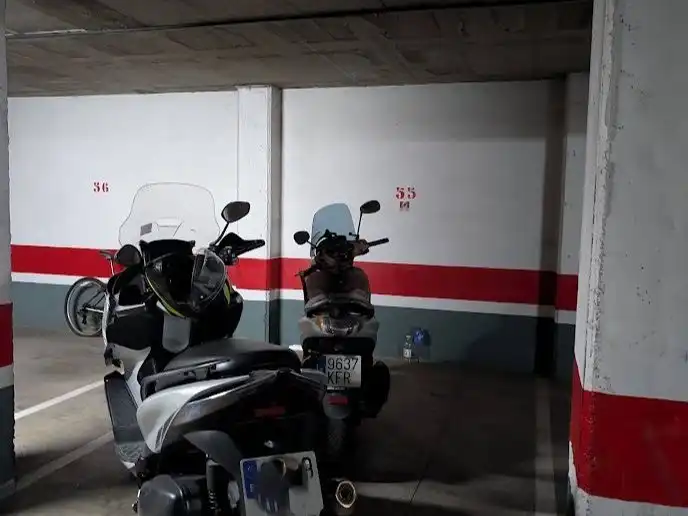 Parking de Piso en venta en Sevilla con Aire acondicionado, Amueblado y Balcón
