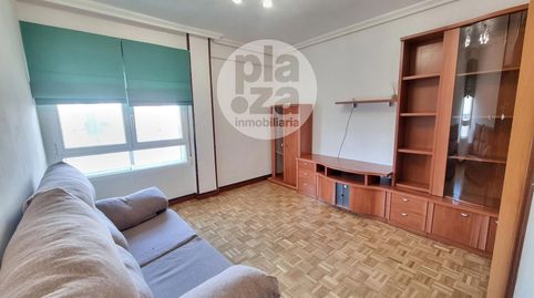 Foto 2 de Piso de alquiler en Constitucion Española, Barriada Militar 2 de Mayo - Capiscol, Burgos Capital