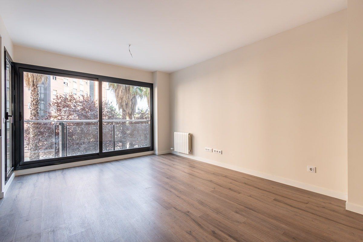 Dormitori de Pis de lloguer en  Granada Capital amb Aire condicionat, Calefacció i Piscina comunitària