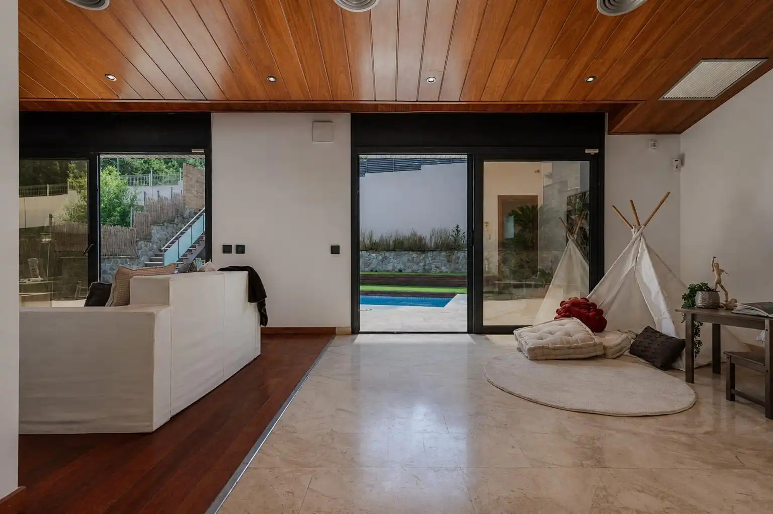 Sala de estar de Casa o chalet en venta en Cerdanyola del Vallès con Aire acondicionado, Calefacción y Jardín privado