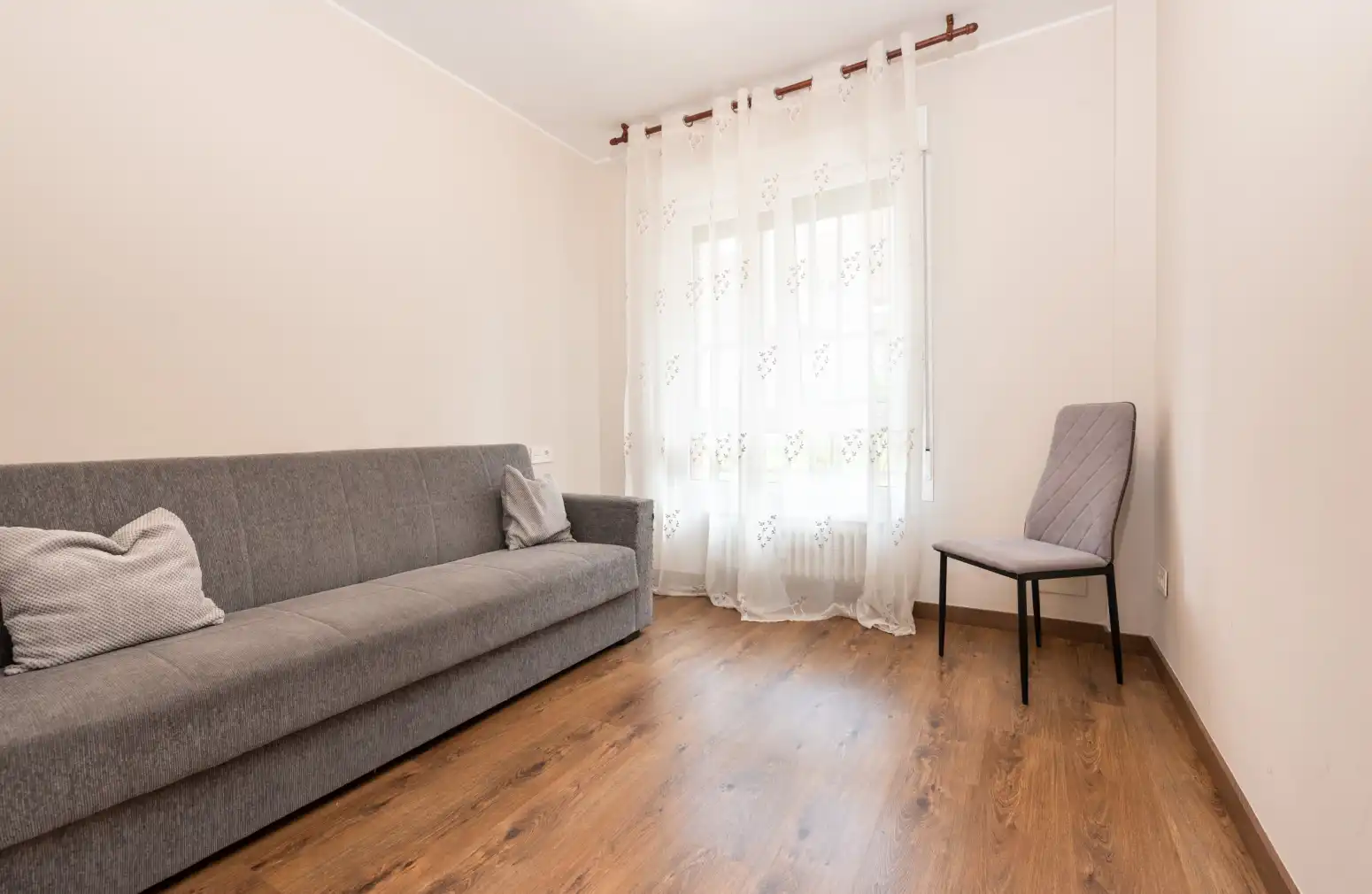 Living room of Flat for rent in Oviedo   with Heating, Parquet flooring and Terrace