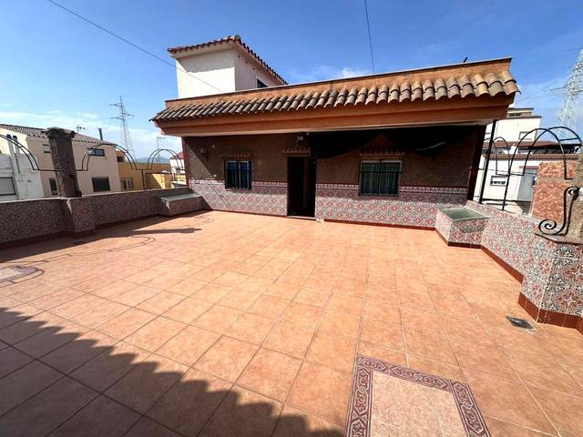 Casa-chalet en Venta en Ensanche - Parque Santa Rosa