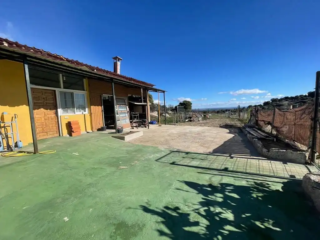 Vista exterior de Casa o chalet en venta en Robledo de Chavela