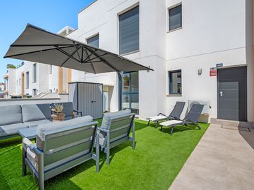 Bajo con piscina en venta en Orihuela Costa
