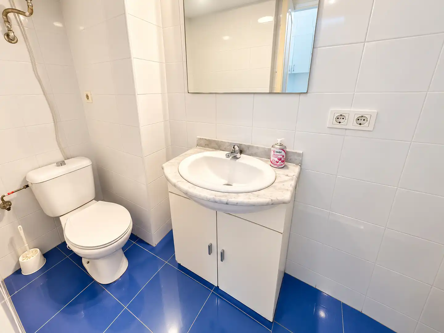 Baño de Piso en venta en Benalmádena con Terraza y Amueblado