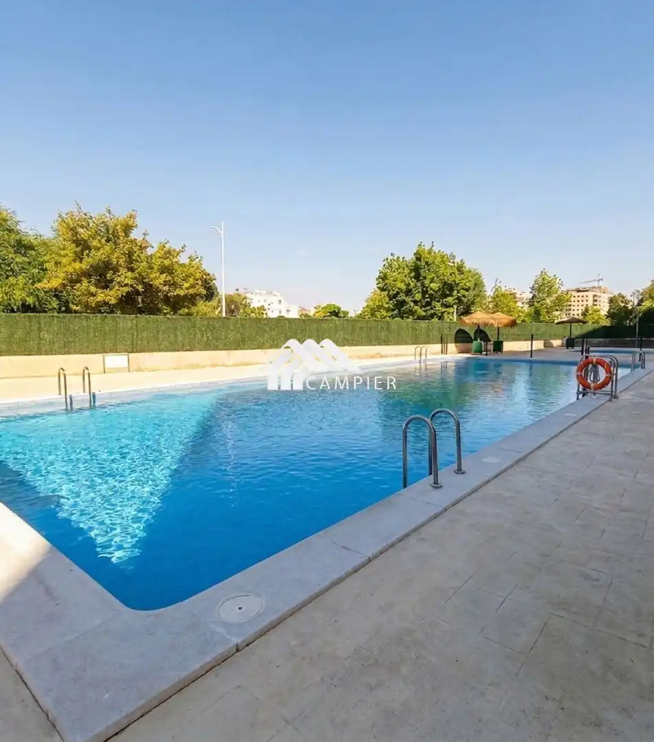 Piscina de Piso en venta en Albacete con Calefacción, Terraza y Trastero