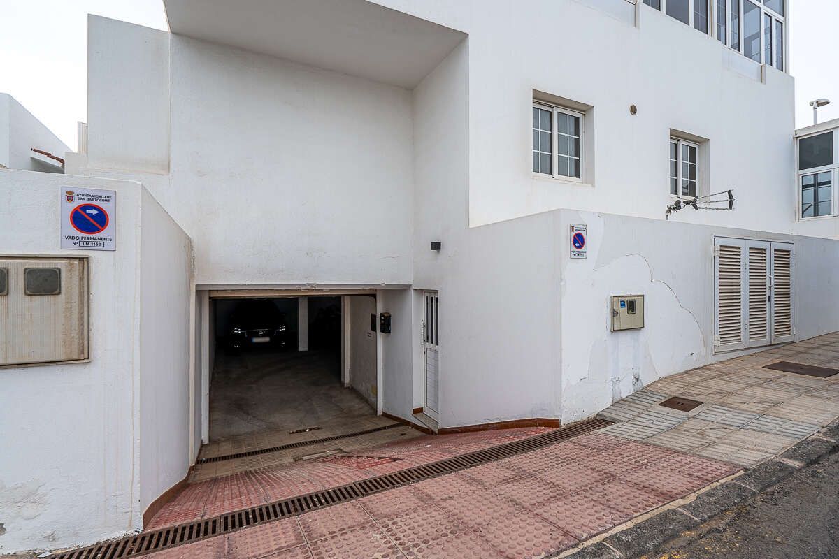 Exterior view of Garage for sale in San Bartolomé