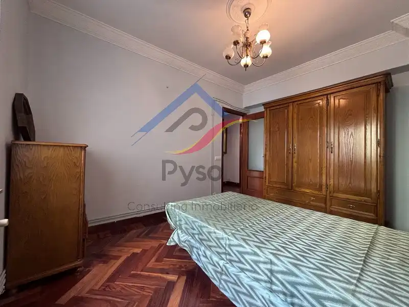 Bedroom of Flat for sale in Santander  with Heating, Parquet flooring and Oven