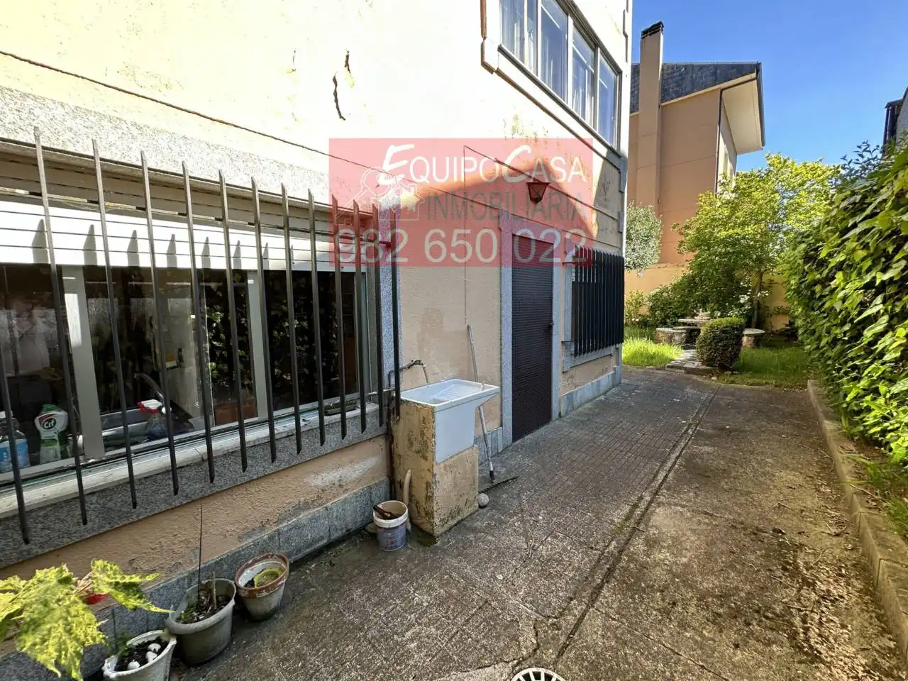 Vista exterior de Casa o xalet en venda en Lugo amb Calefacció, Jardí privat i Parquet