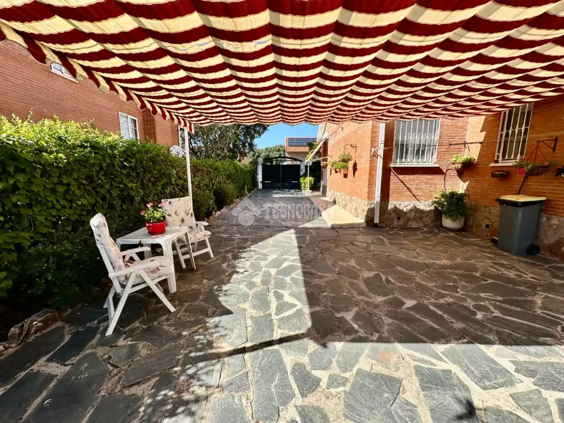 Jardí de Casa o xalet en venda en Pioz amb Aire condicionat, Calefacció i Moblat