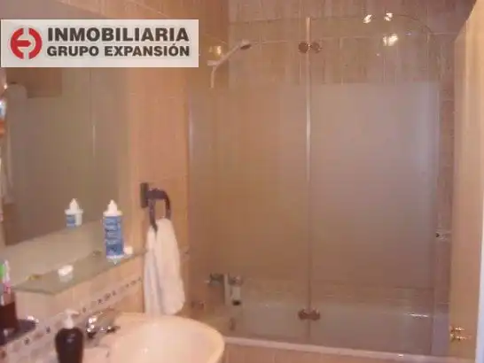 Badezimmer von Wohnung zum Verkauf in Castilblanco de los Arroyos mit Privatgarten, Terrasse und Möbliert