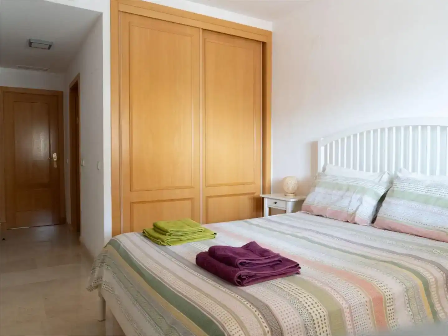 Dormitori de Apartament en venda en Fuengirola amb Aire condicionat, Piscina i Balcó